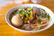 米粉汤水爆料的做法视频,家常美味，简单易学的汤品制作教程